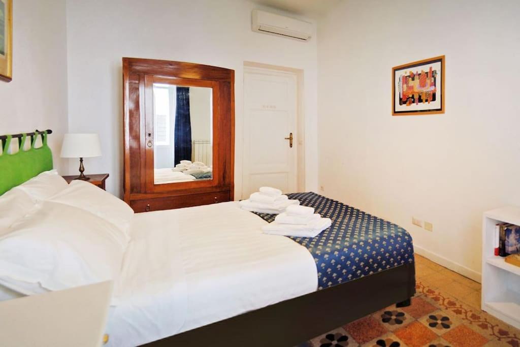 Near Colosseum By Varental 2Br + 1Sb Rome Bagian luar foto