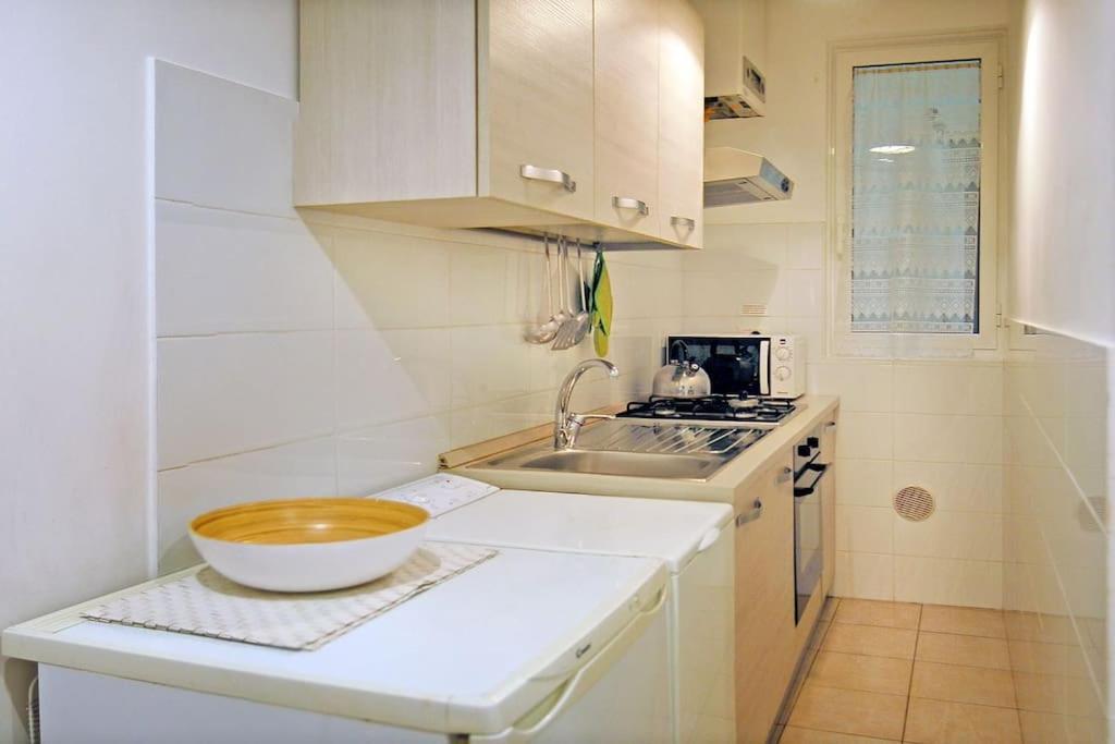 Near Colosseum By Varental 2Br + 1Sb Rome Bagian luar foto