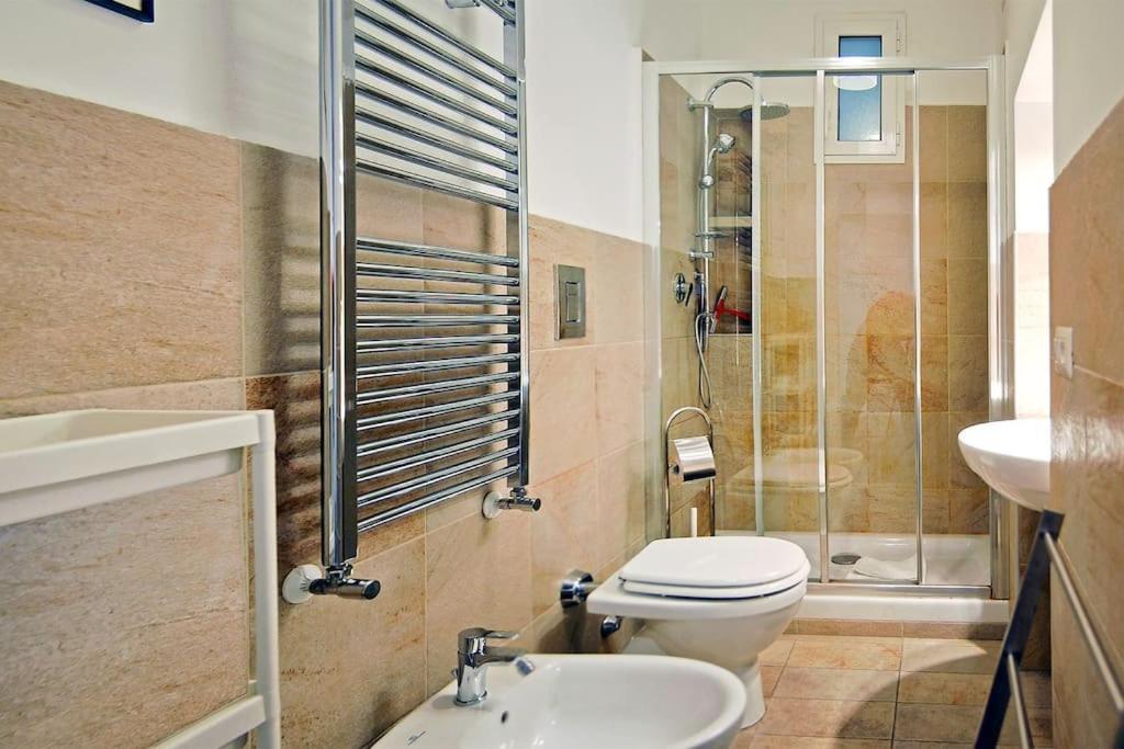 Near Colosseum By Varental 2Br + 1Sb Rome Bagian luar foto